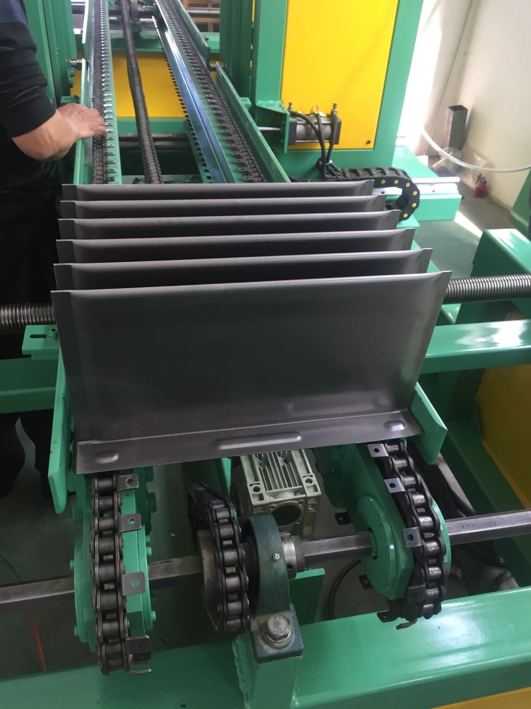 波紋片自動焊接機